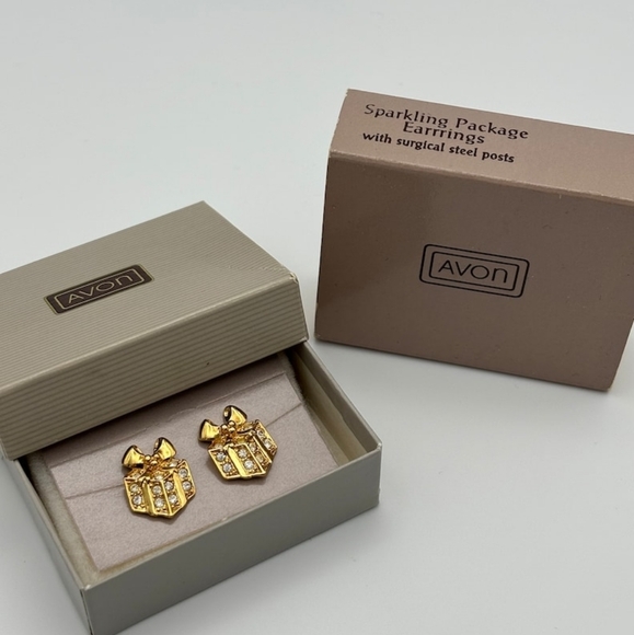 Avon Jewelry - 1990 vintage sparkling package stud earrings surgical steel post N.i.b.